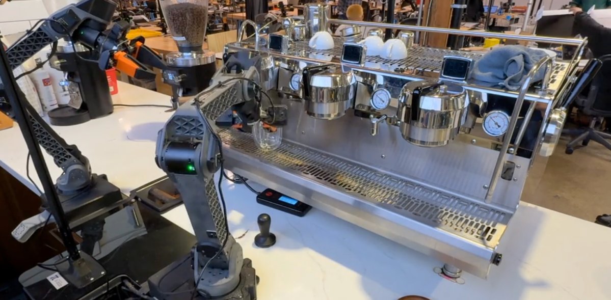 Physical Intelligence-in Yeni Robot Beyni Möcüzələr Yaratmağa Hazırdır