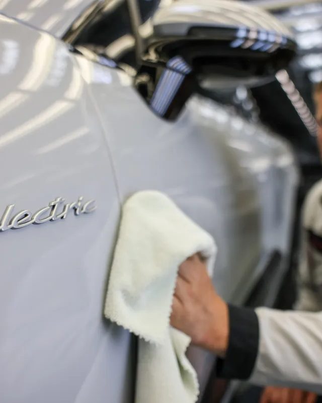 Porsche E-velosiped və Batareya Şöbələrini Bağlayır
