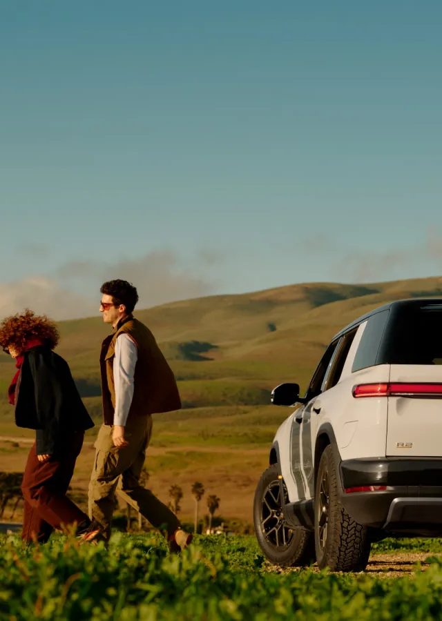 Rivian niyə $45,000 əsas model R2-nu 2027-yə qədər saxlayır?