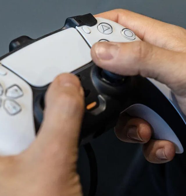 Sony PlayStation İstifadəçilərindən Yaş Təqdimatı Tələb Edir