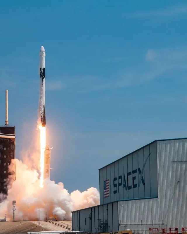 SpaceX və ABŞ Kosmik Qüvvələrinin 6.45 milyard dollarlıq müqaviləsi