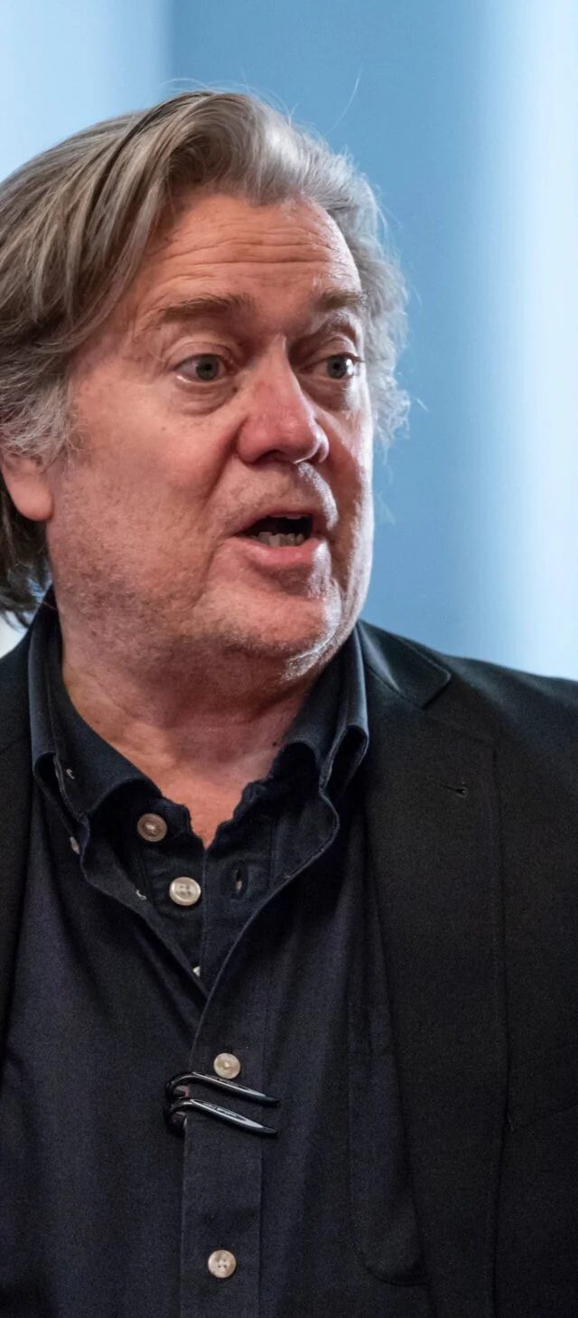 Steve Bannon Trampdan Yeni Süni İntellekt Modellərini Yoxlamağı Tələb Edir