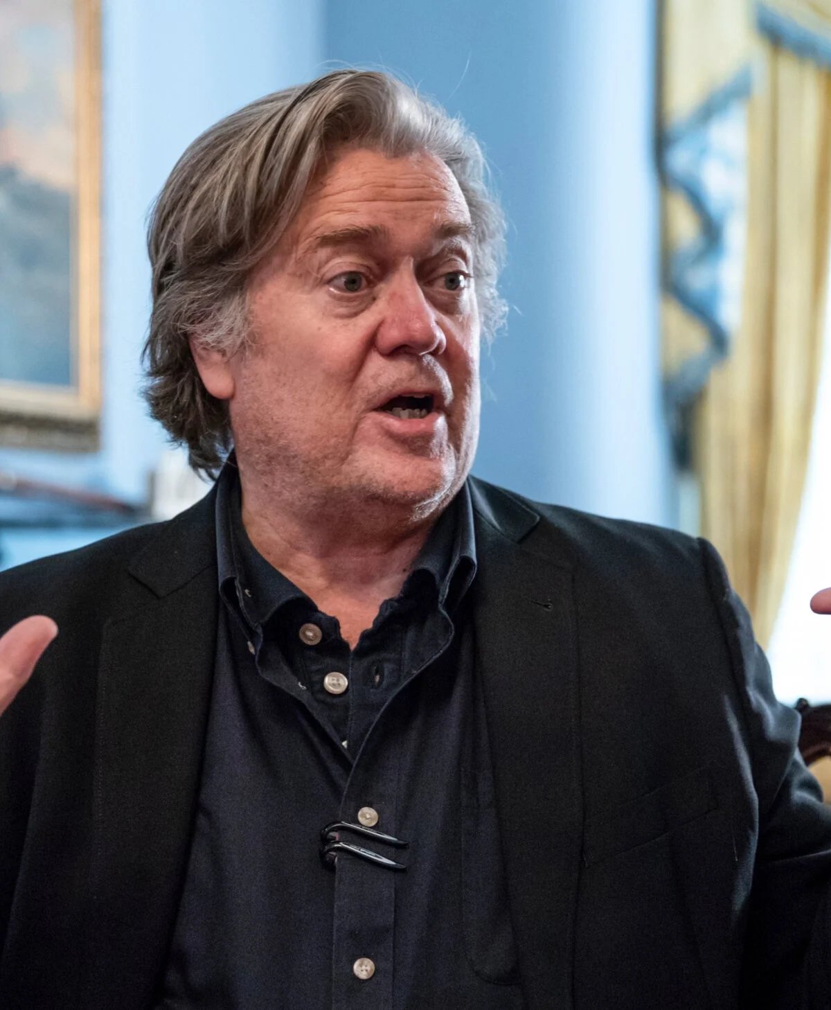 Steve Bannon Trampdan Yeni Süni İntellekt Modellərini Yoxlamağı Tələb Edir