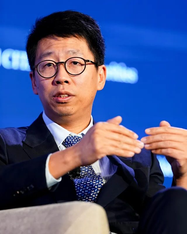 Stripe və Airwallex: Bir-birinə meydan oxuyan iki nəhəng