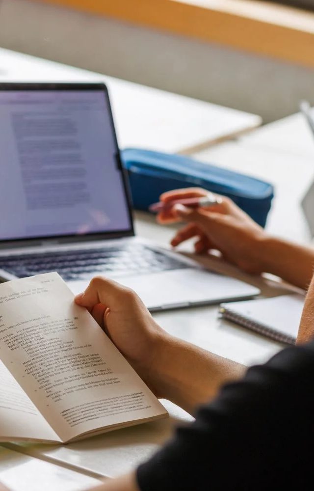 Tənha İnsanlar üçün Tanımadığı Şəxslərlə Yazanmaq Chatbotdan Yaxşıdır