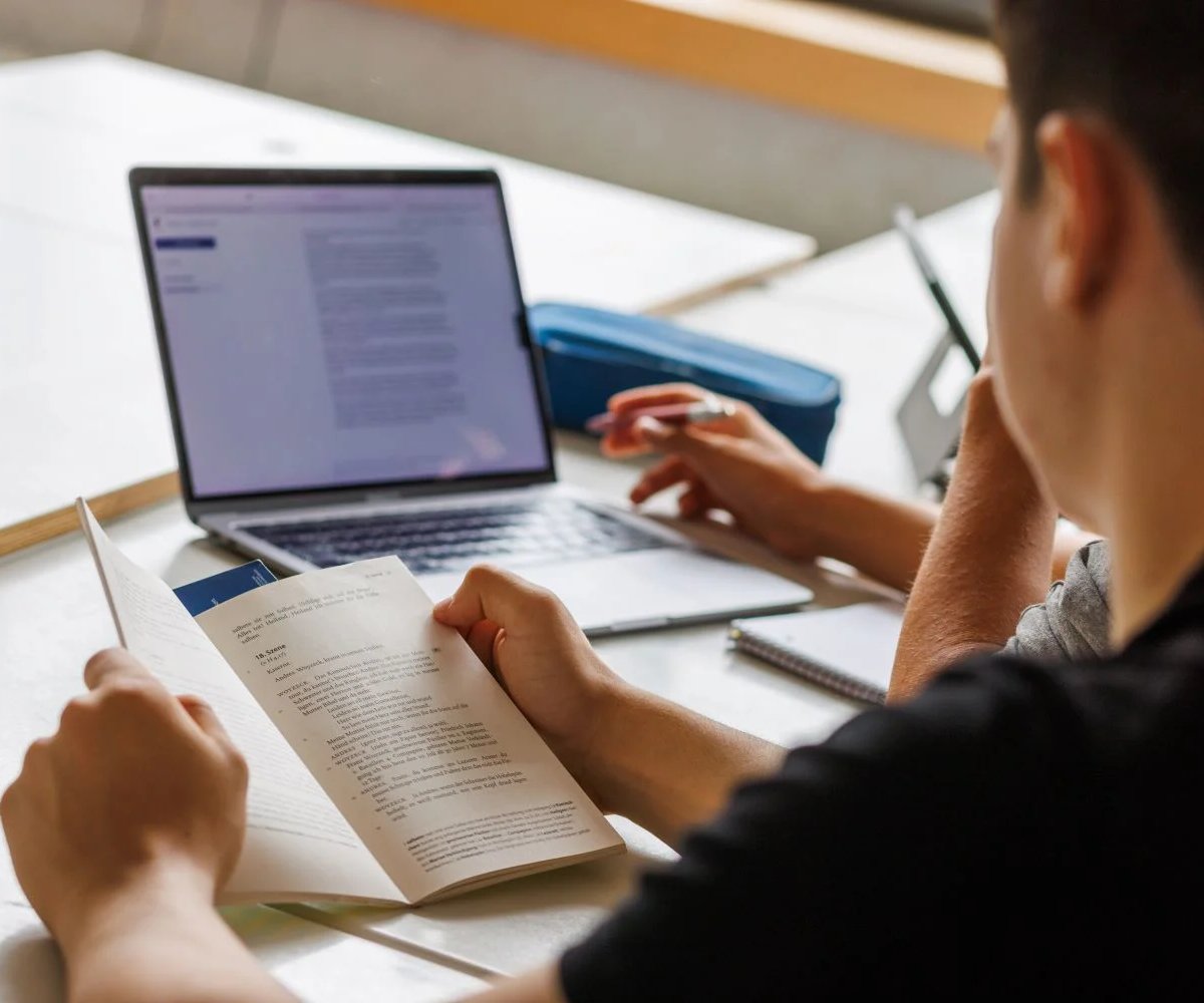 Tənha İnsanlar üçün Tanımadığı Şəxslərlə Yazanmaq Chatbotdan Yaxşıdır