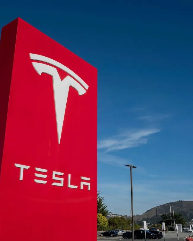 Tesla'nın Uzaqdan Parketmə Xüsusiyyəti Araşdırması Niyə Bağlandı?