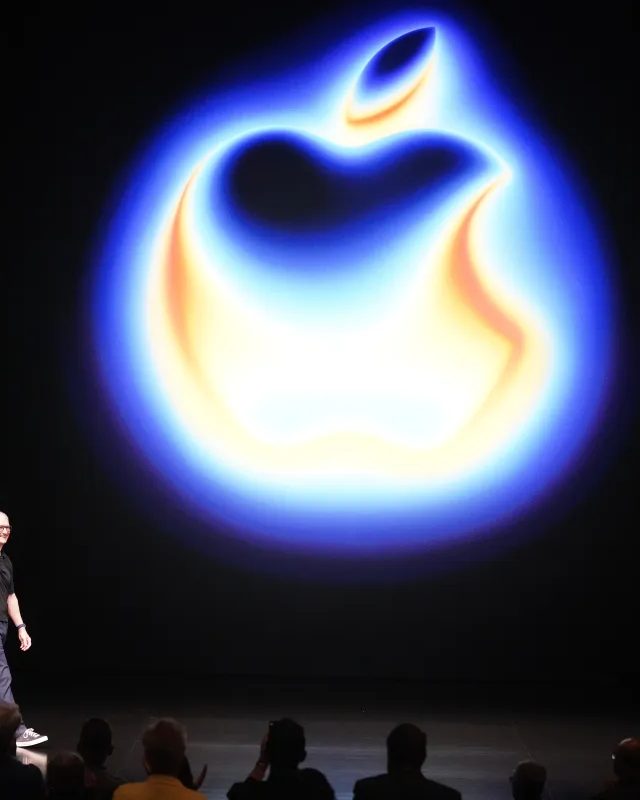 Tim Cook Apple CEO vəzifəsindən ayrılır: 15 illik mirasını araşdırırıq