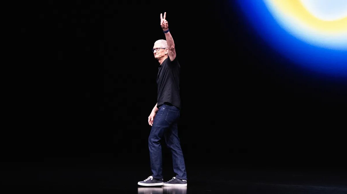 Tim Cook Apple CEO vəzifəsindən ayrılır