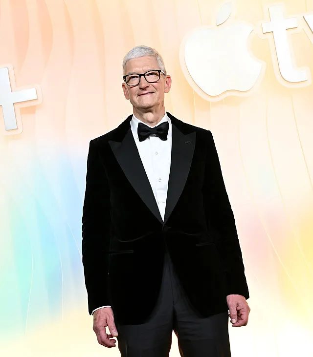 Tim Cook Apple CEO vəzifəsindən ayrılır: Yeni lider kim olacaq?