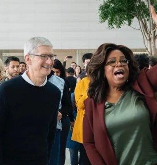 Tim Cook'un Apple-da Mirası: Texnologiyanı Status Simvoluna Çevirmək