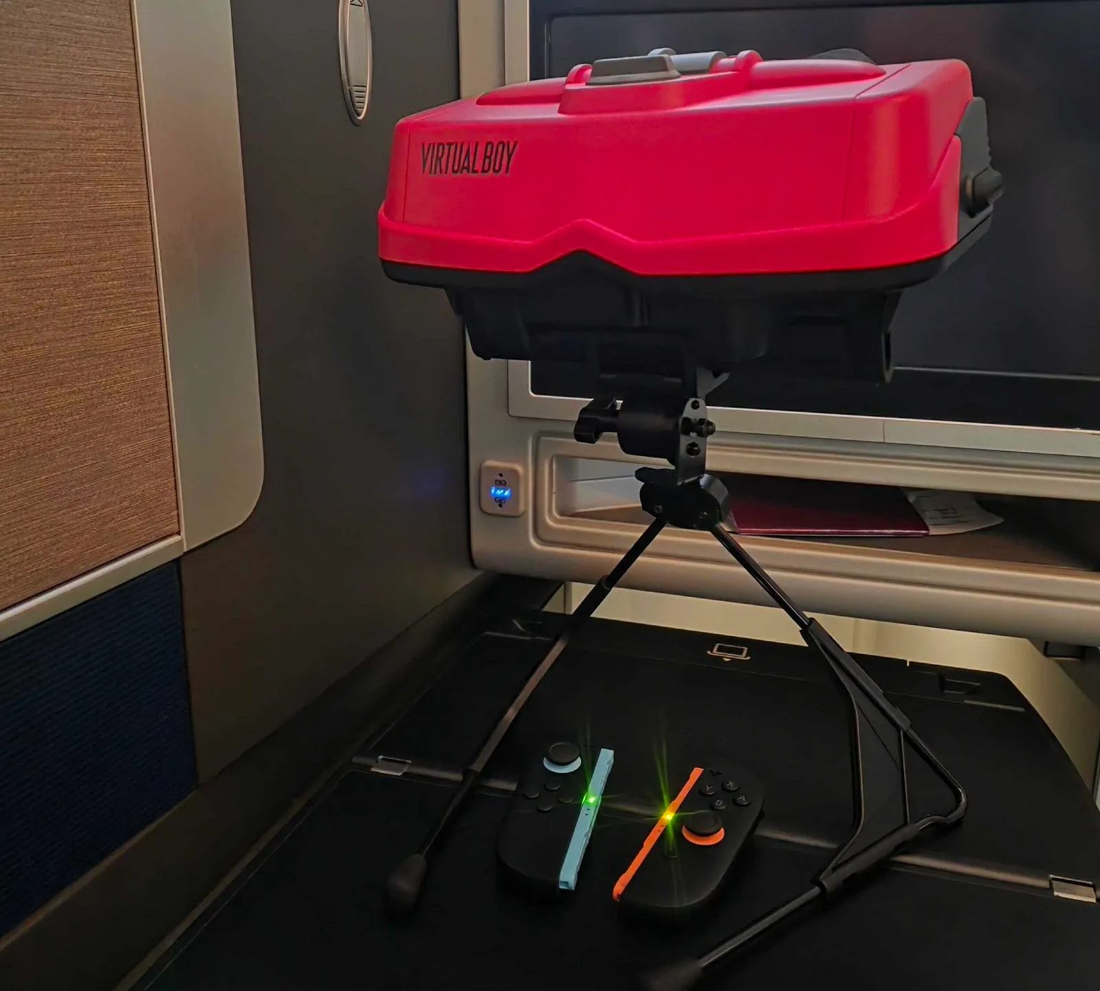 Virtual Boy ilə 11 Saatlıq Uçuş Təcrübəsi: Nəçəyi Bildirmək Ən Yaxşısı idi