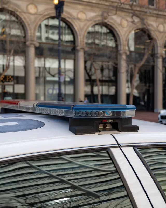 Waymo-nun Sürücüsüz Avtomobillərini Kim İdarə Edir? Bəzən Polis!