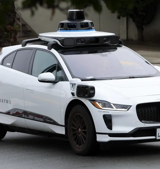 Waymo və Waze: Çuxurları Texnologiya ilə Yamaqlamağa Hazırlanır