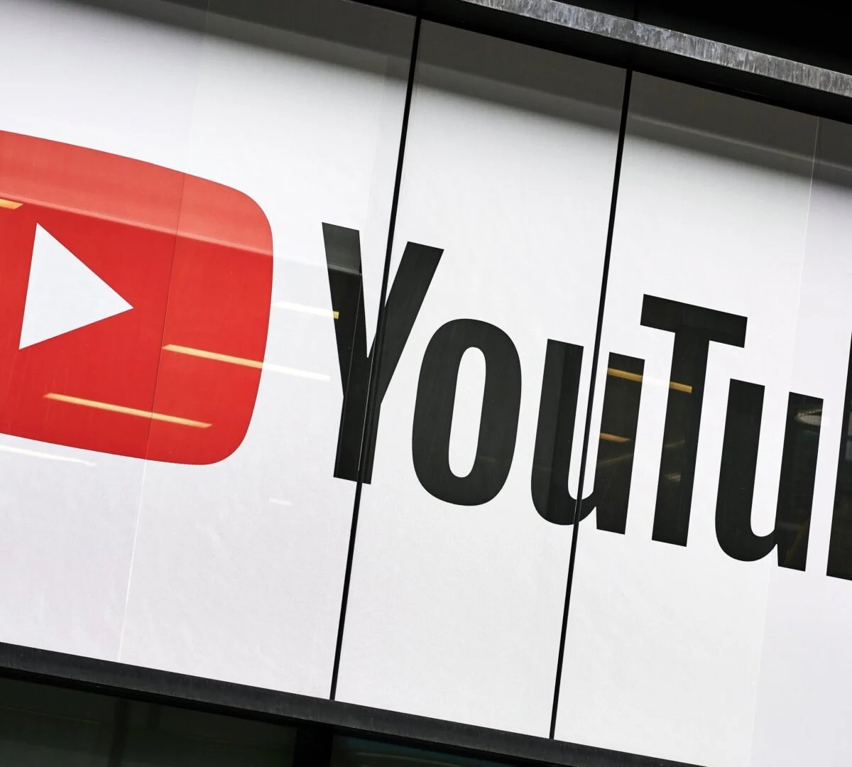 YouTube AI Deepfake Alətini Siyasətçilərə Genişləndirir